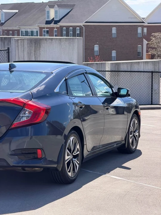 2016 Honda Civic 10th Gen - Image 7 of 16
