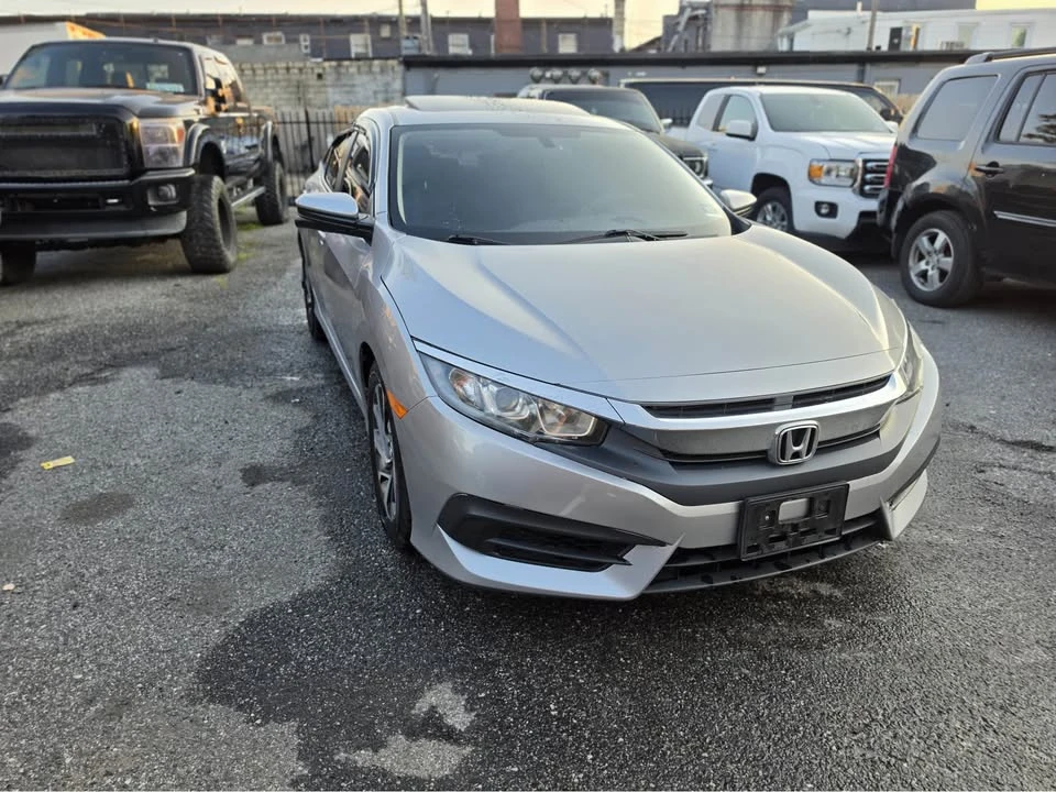 2016 Honda Civic 10th Gen - Image 4 of 10