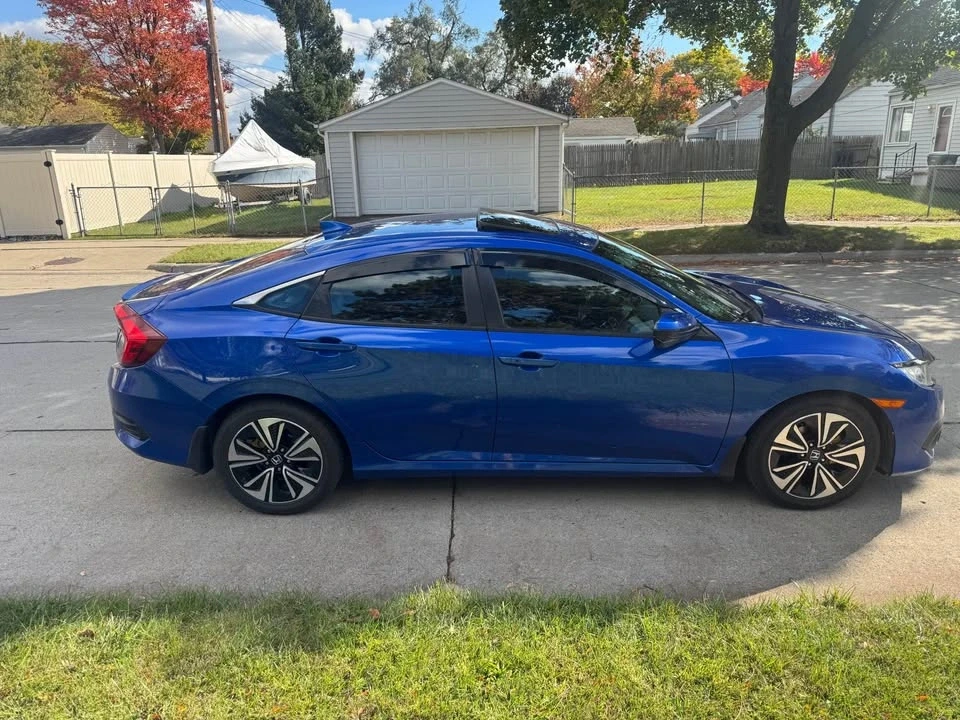2016 Honda Civic 10th Gen - Image 5 of 17