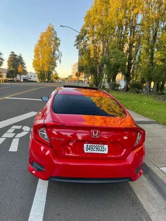 2016 Honda Civic 10th Gen - Image 4 of 13
