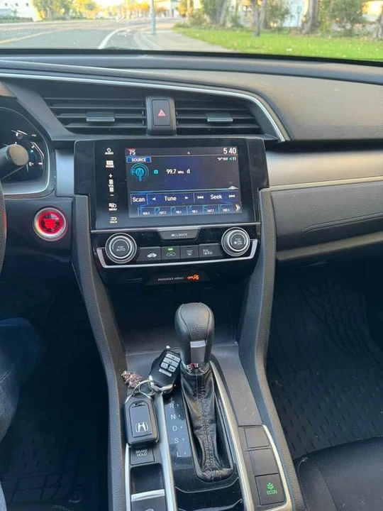 2016 Honda Civic 10th Gen - Image 12 of 13