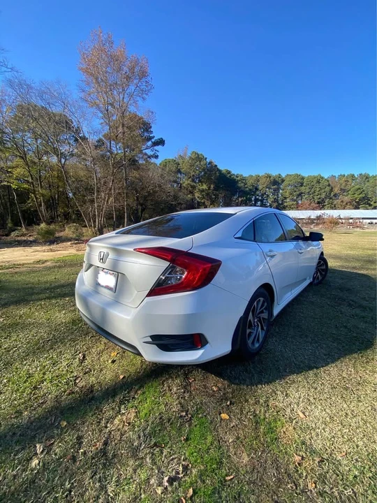 2016 Honda Civic 10th Gen - Image 8 of 17