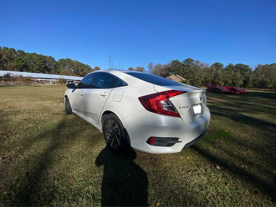 2016 Honda Civic 10th Gen - Image 7 of 17