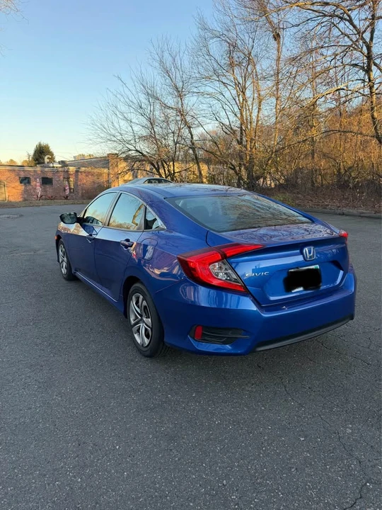 2016 Honda Civic 10th Gen - Image 10 of 16