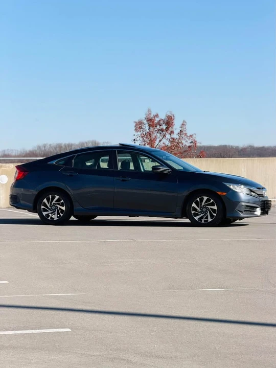 2016 Honda Civic 10th Gen - Image 7 of 18