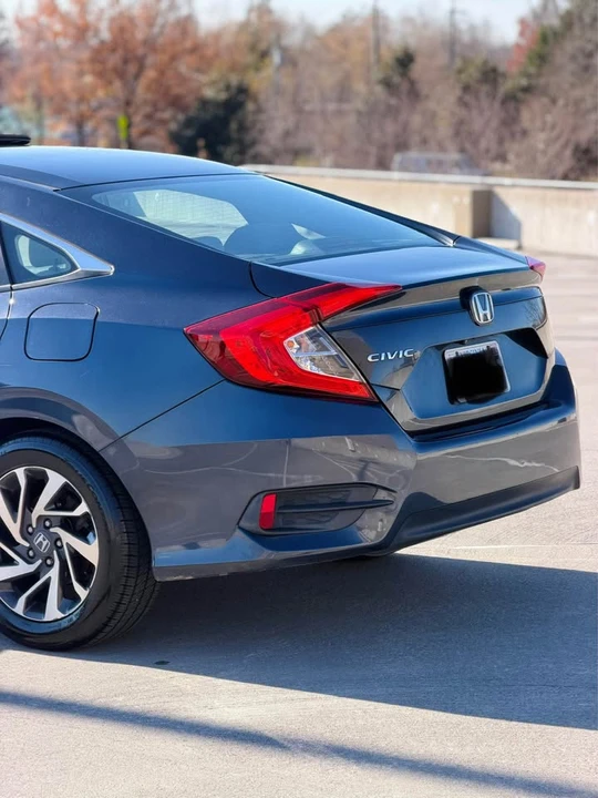 2016 Honda Civic 10th Gen - Image 9 of 18