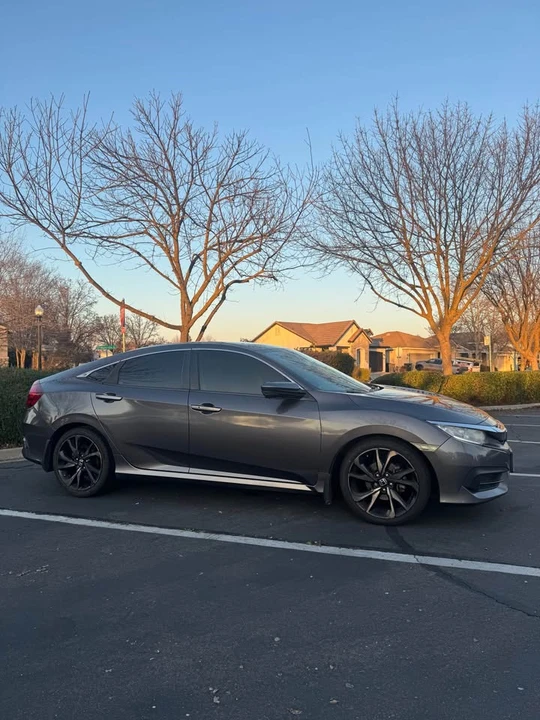 2016 Honda Civic 10th Gen - Image 4 of 17
