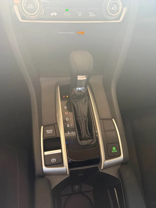 2016 Honda Civic 10th Gen - Image 10 of 15