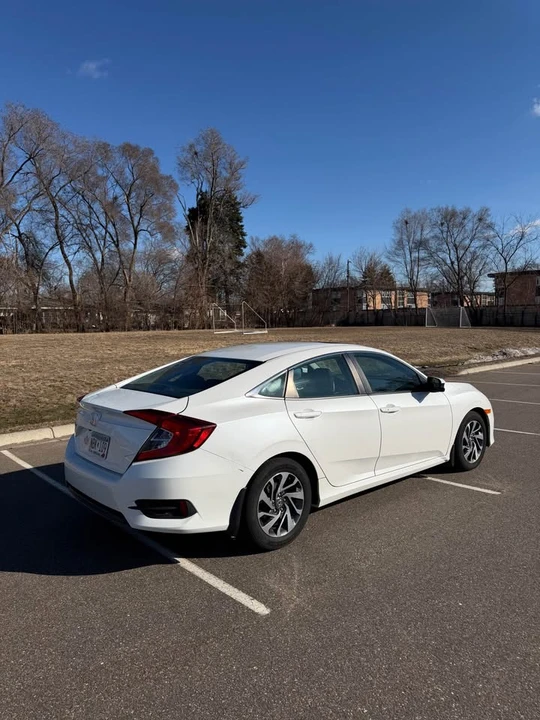 2016 Honda Civic 10th Gen - Image 5 of 11