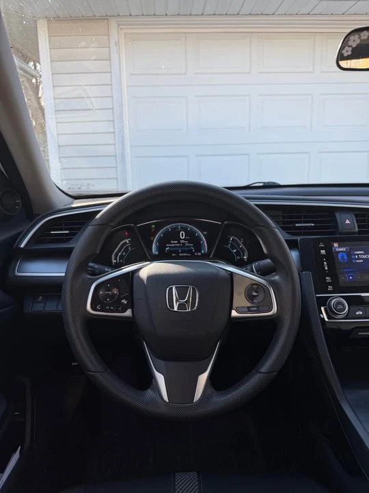 2016 Honda Civic 10th Gen - Image 9 of 11