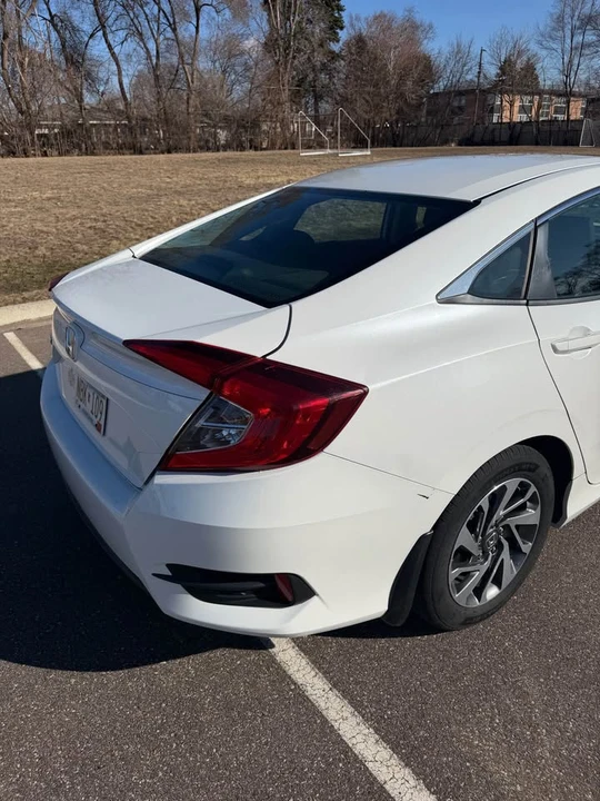 2016 Honda Civic 10th Gen - Image 6 of 11