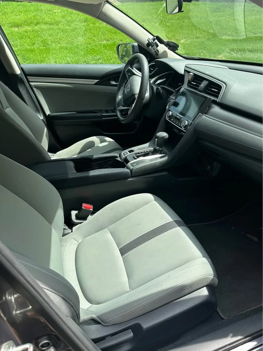 2016 Honda Civic 10th Gen - Image 10 of 12