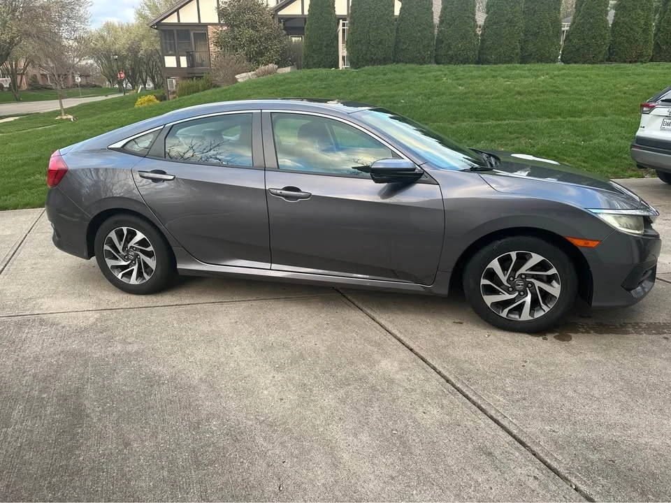2016 Honda Civic 10th Gen - Image 3 of 12
