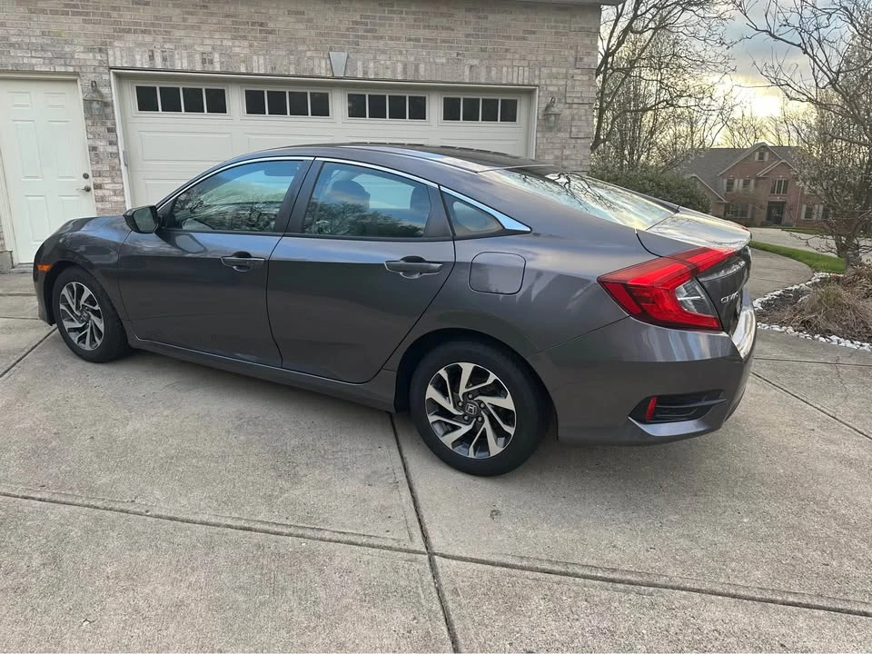 2016 Honda Civic 10th Gen - Image 4 of 12