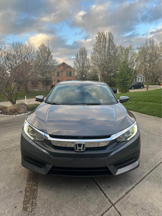 2016 Honda Civic 10th Gen - Image 2 of 12