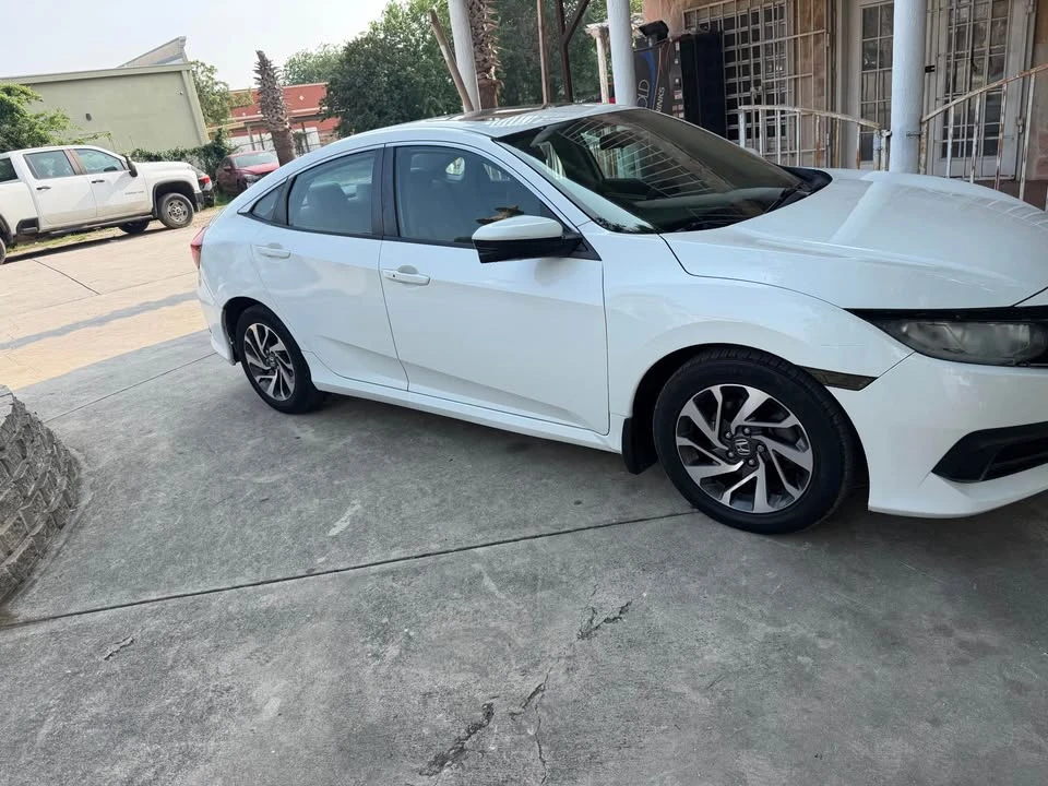 2016 Honda Civic 10th Gen - Image 7 of 10