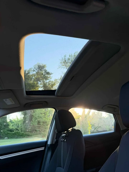 2016 Honda Civic 10th Gen - Image 4 of 9