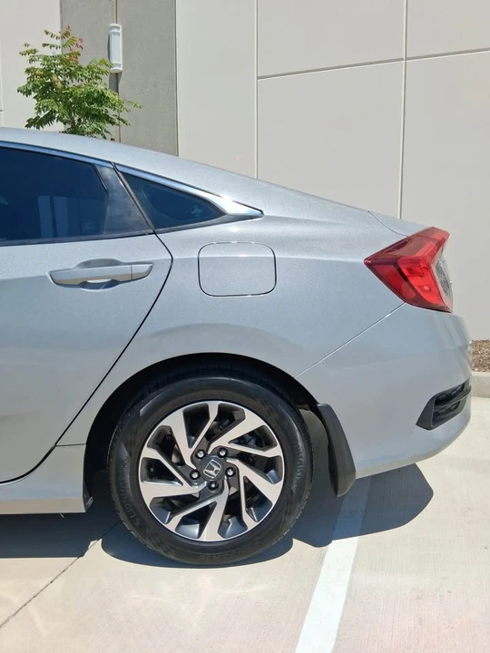 2016 Honda Civic 10th Gen - Image 3 of 12