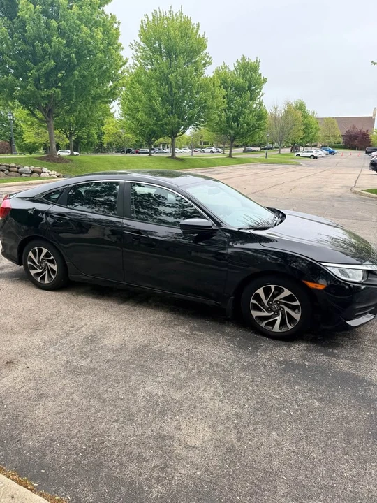 2016 Honda Civic 10th Gen - Image 5 of 16