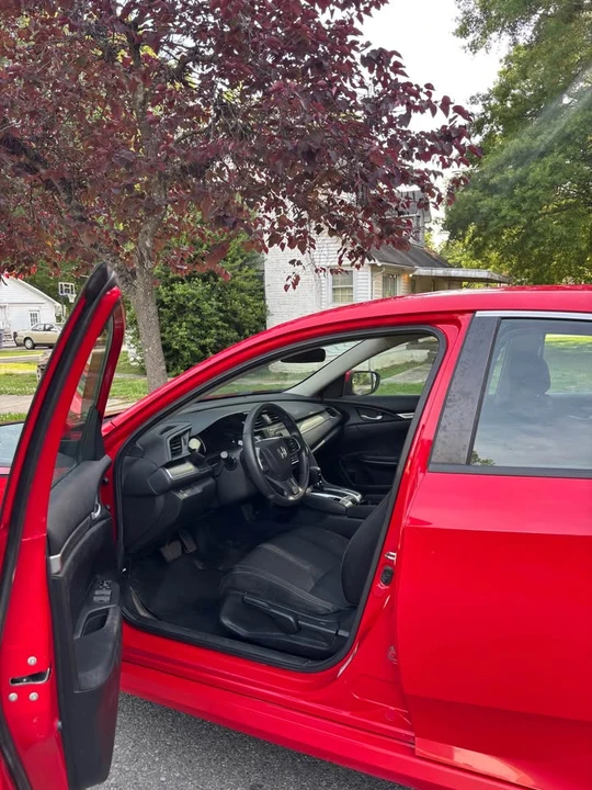 2016 Honda Civic 10th Gen - Image 9 of 20