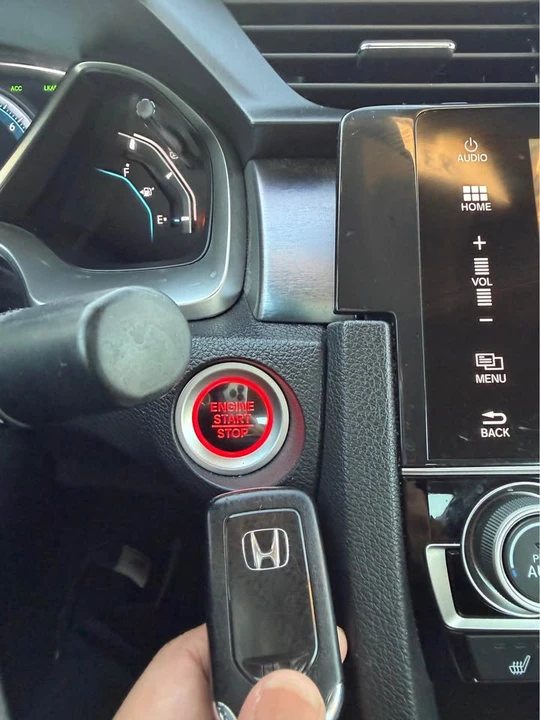 2016 Honda Civic 10th Gen - Image 9 of 13