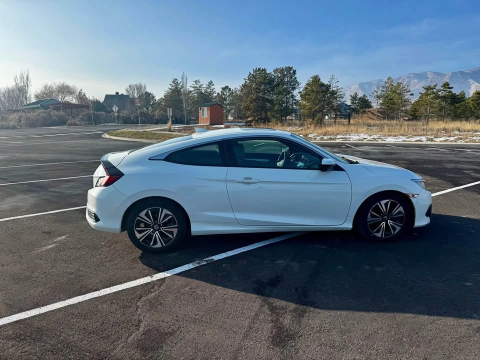 2016 Honda Civic 10th Gen - Image 2 of 17