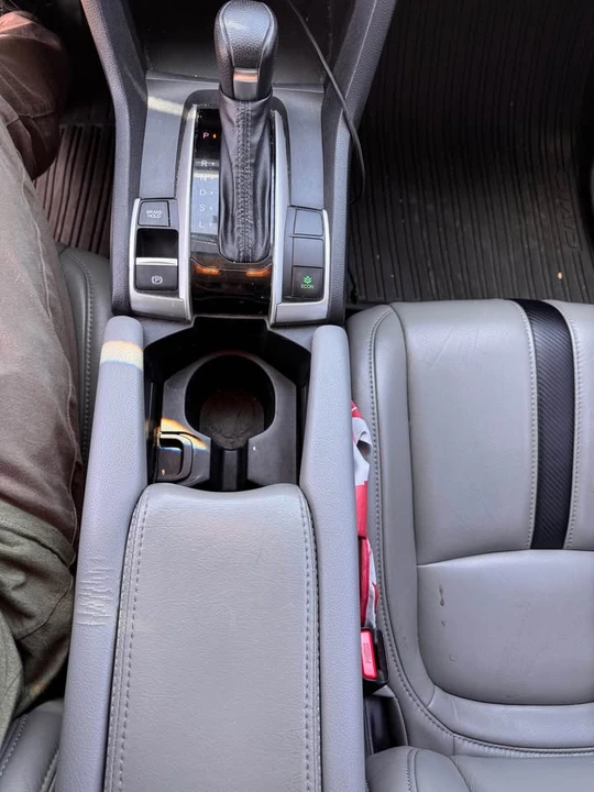 2016 Honda Civic 10th Gen - Image 7 of 16