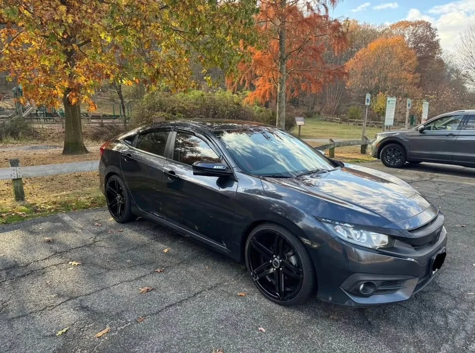 2016 Honda Civic 10th Gen - Image 3 of 11