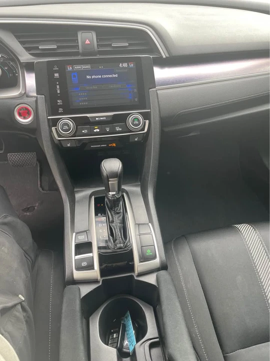2016 Honda Civic 10th Gen - Image 10 of 17