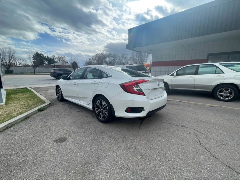 2016 Honda Civic 10th Gen - Image 5 of 17