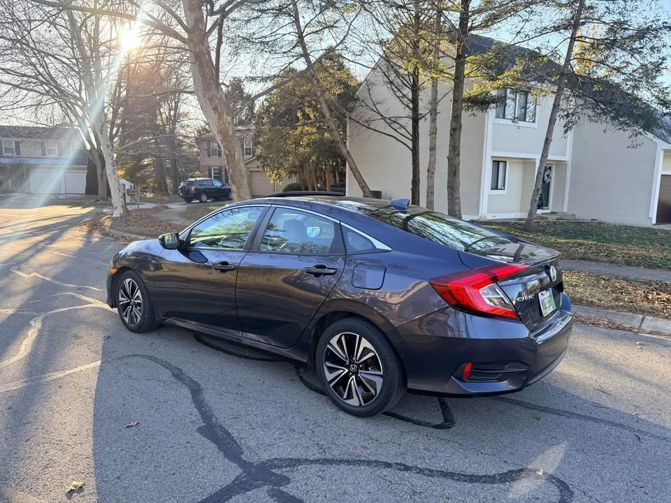 2016 Honda Civic 10th Gen - Image 6 of 12
