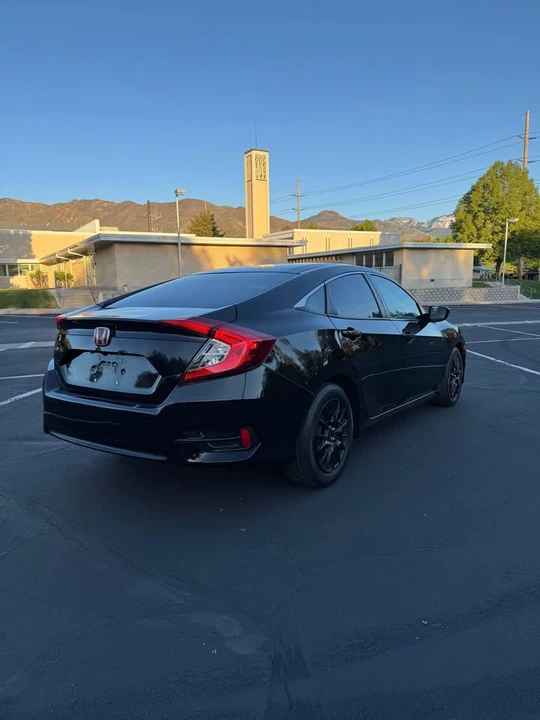 2016 Honda Civic 10th Gen - Image 5 of 16