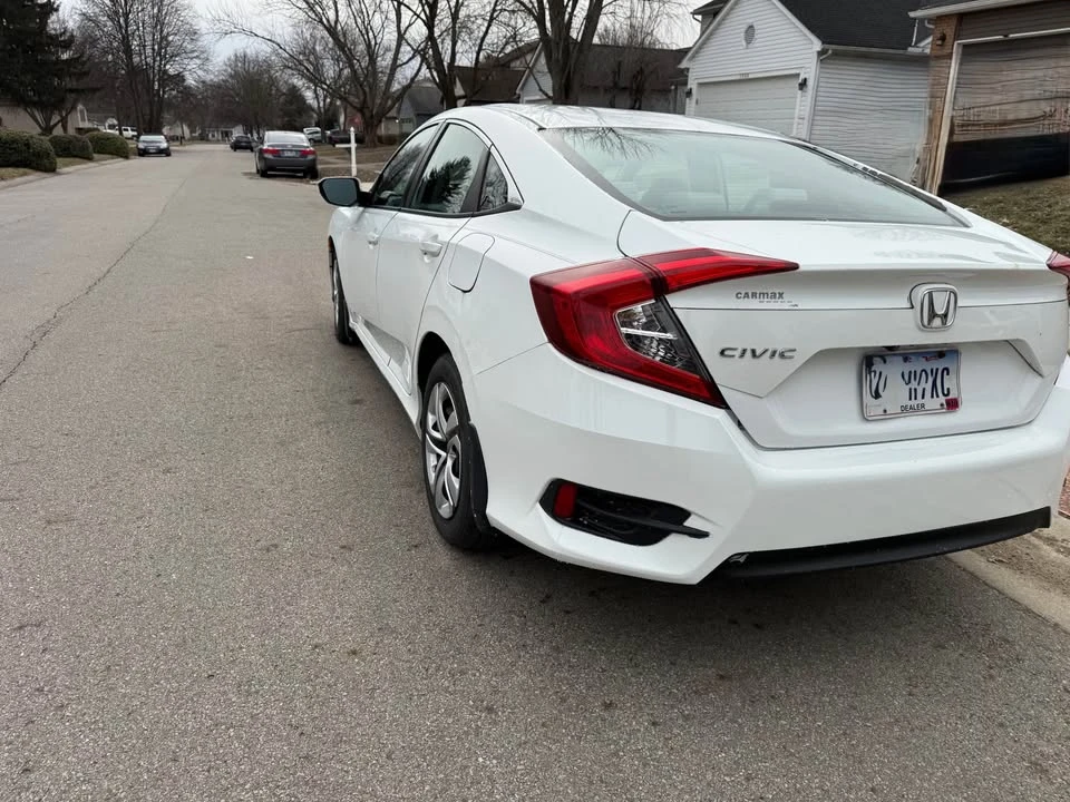2016 Honda Civic 10th Gen - Image 5 of 11