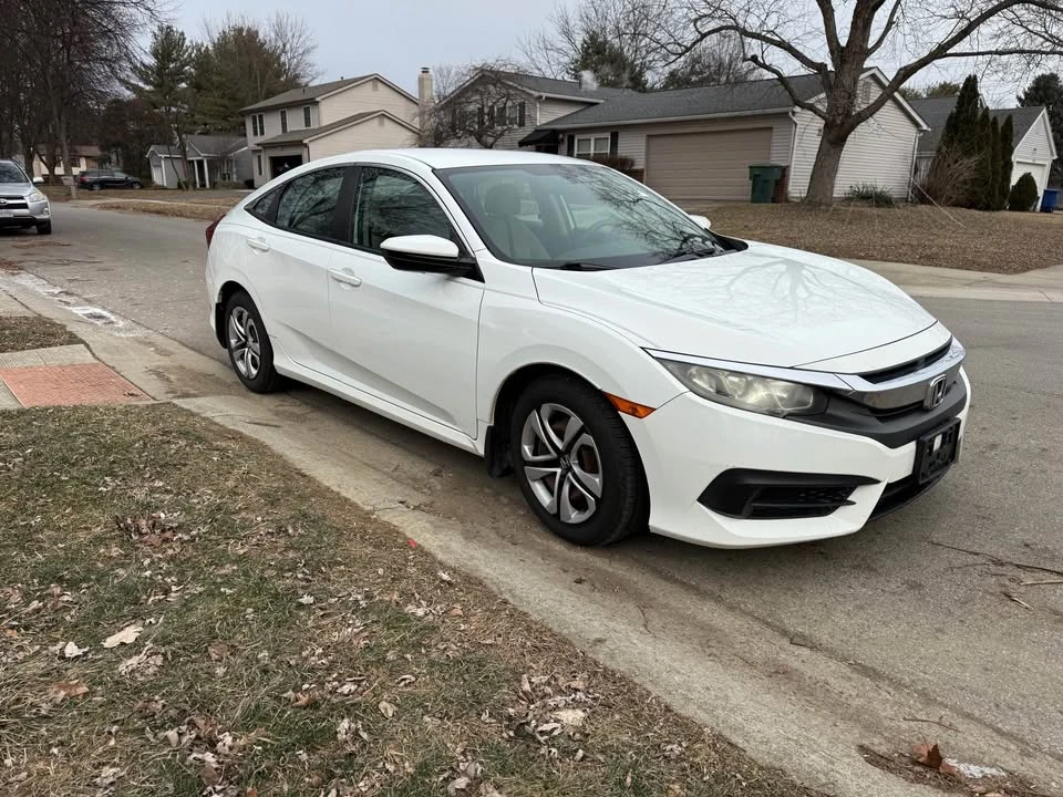 2016 Honda Civic 10th Gen - Image 2 of 11