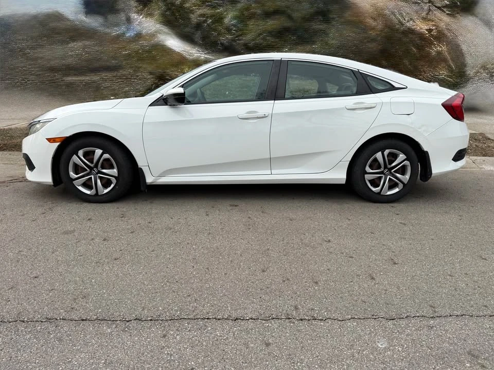 2016 Honda Civic 10th Gen - Image 4 of 11