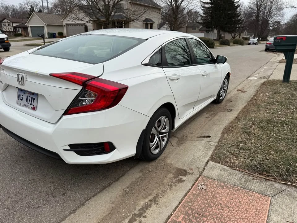 2016 Honda Civic 10th Gen - Image 7 of 11