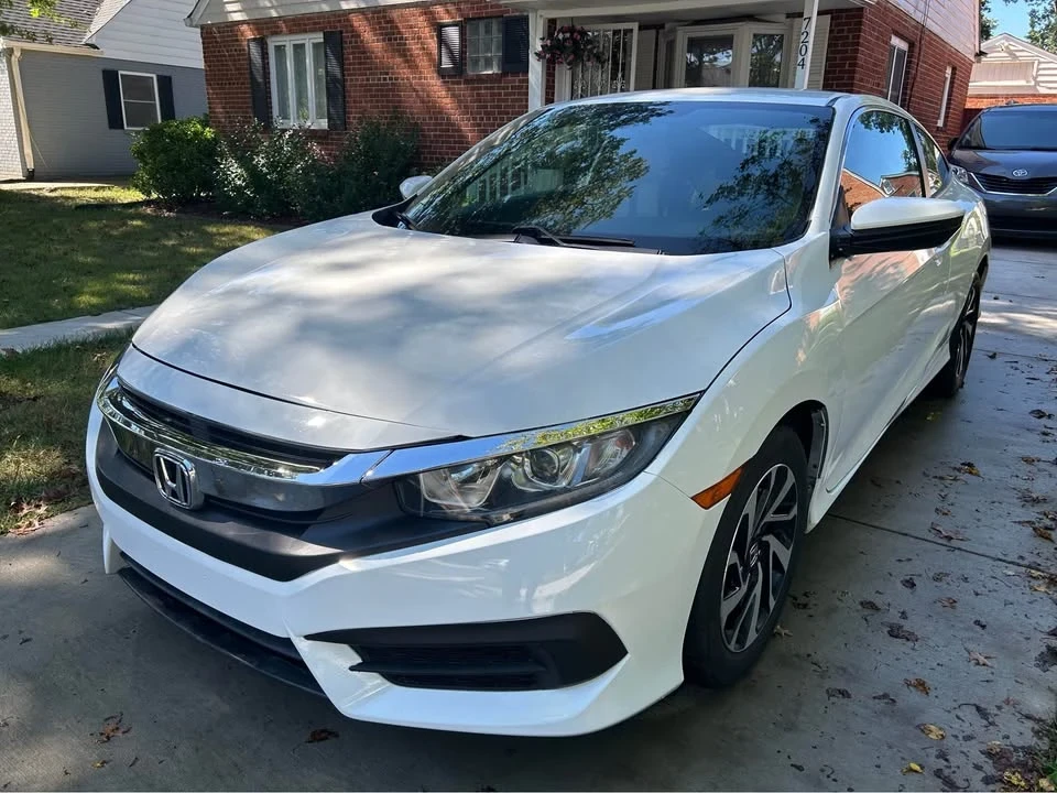 2016 Honda Civic 10th Gen - Image 2 of 11