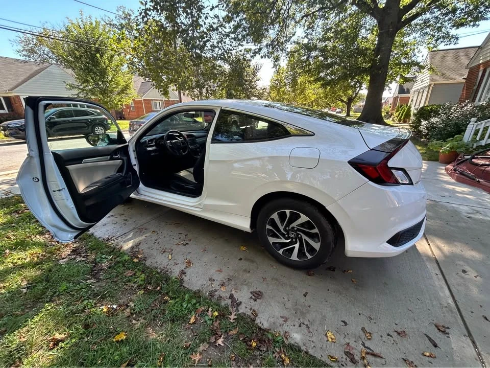 2016 Honda Civic 10th Gen - Image 9 of 11