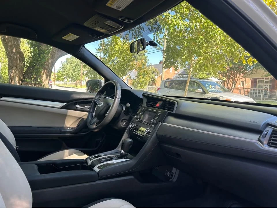 2016 Honda Civic 10th Gen - Image 7 of 11