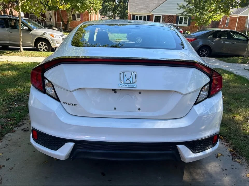 2016 Honda Civic 10th Gen - Image 3 of 11
