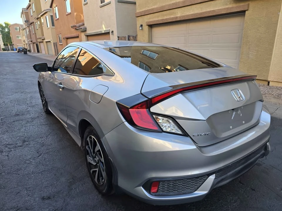 2016 Honda Civic 10th Gen - Image 9 of 12