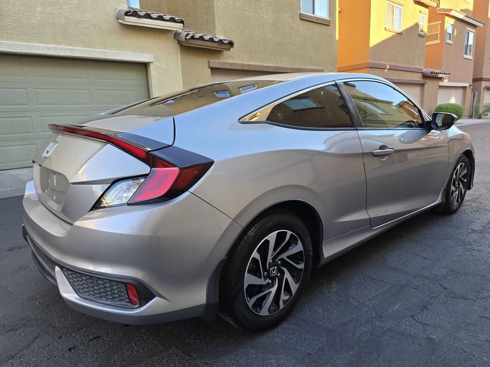 2016 Honda Civic 10th Gen - Image 6 of 12