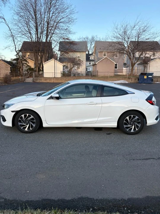 2016 Honda Civic 10th Gen - Image 2 of 9