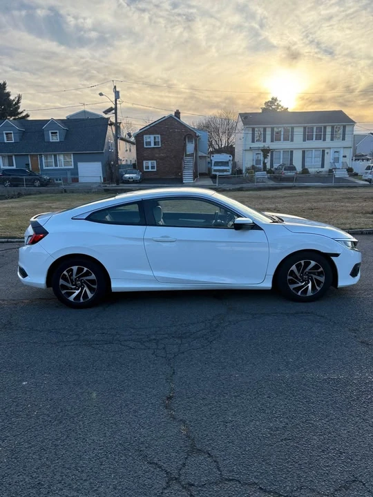 2016 Honda Civic 10th Gen - Image 5 of 9