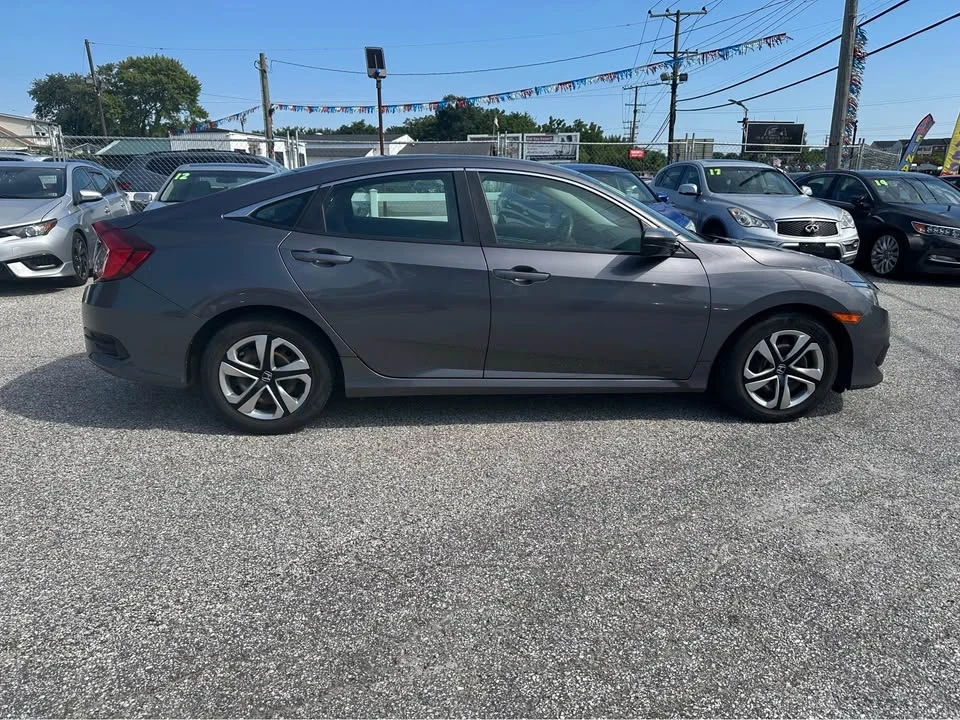 2016 Honda Civic 10th Gen - Image 9 of 16