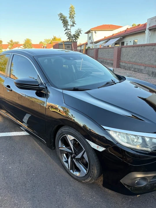 2016 Honda Civic 10th Gen - Image 10 of 15