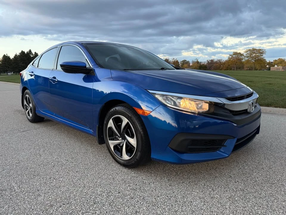 2016 Honda Civic 10th Gen - Image 3 of 19