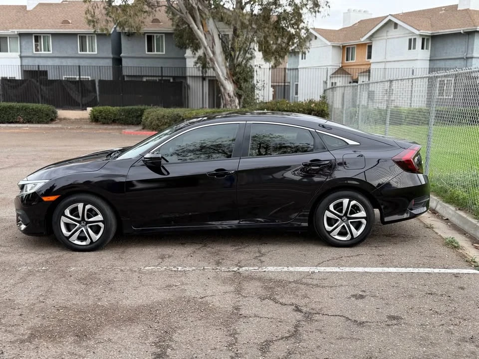 2016 Honda Civic 10th Gen - Image 4 of 10
