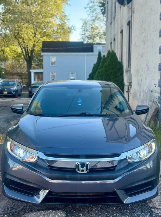 2016 Honda Civic 10th Gen - Image 3 of 12