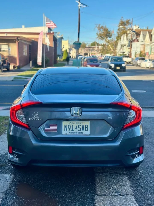 2016 Honda Civic 10th Gen - Image 6 of 12